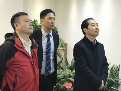 河南省信陽市政府領導一行蒞臨華衛(wèi)公司參觀指導